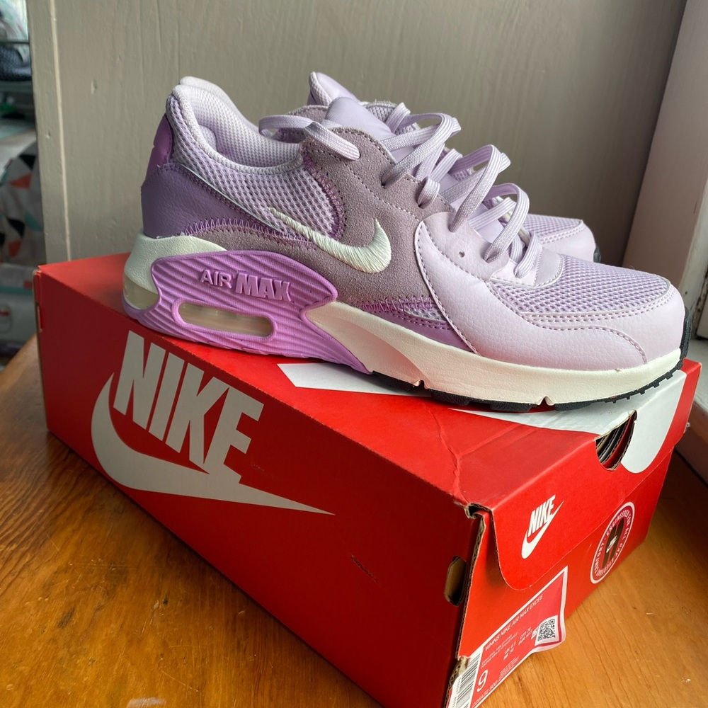 Nike Air Max Women’s Lavender Sneakers Size 9